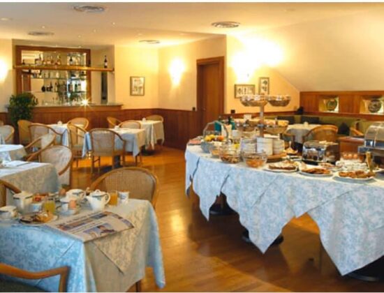 Albergo Excelsior Magenta