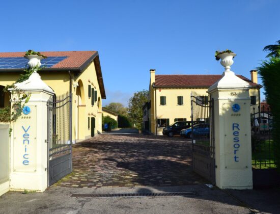 Hotel Venice Resort Airport